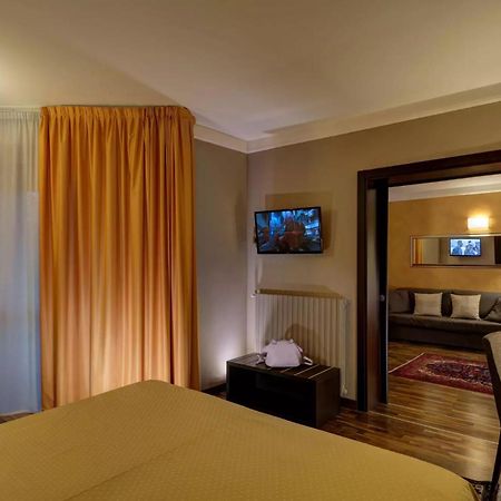 Hotel Petrarca Terme มอนเตกรอตโต แตร์เม ภายนอก รูปภาพ