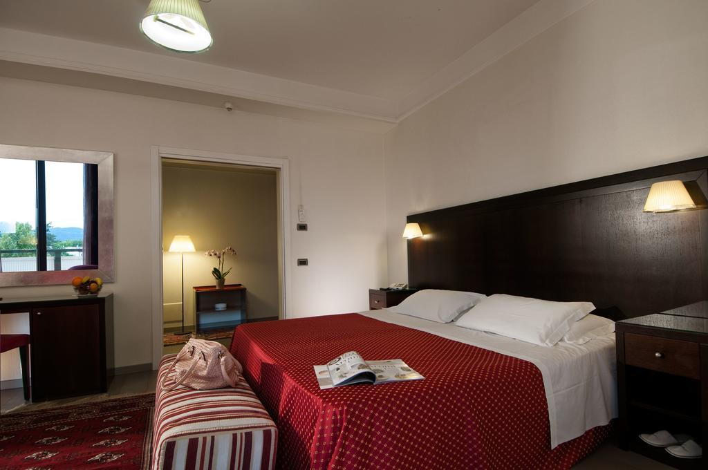 Hotel Petrarca Terme มอนเตกรอตโต แตร์เม ห้อง รูปภาพ