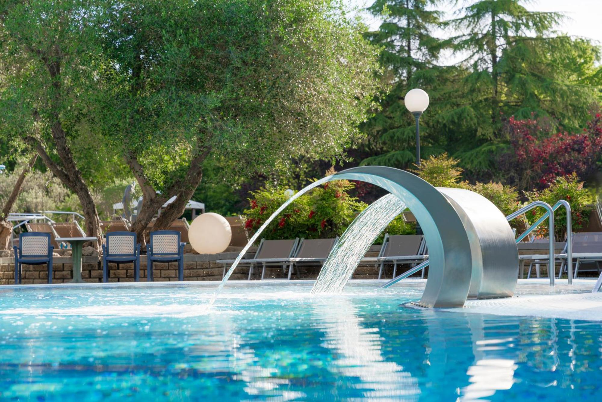 Hotel Petrarca Terme มอนเตกรอตโต แตร์เม ภายนอก รูปภาพ