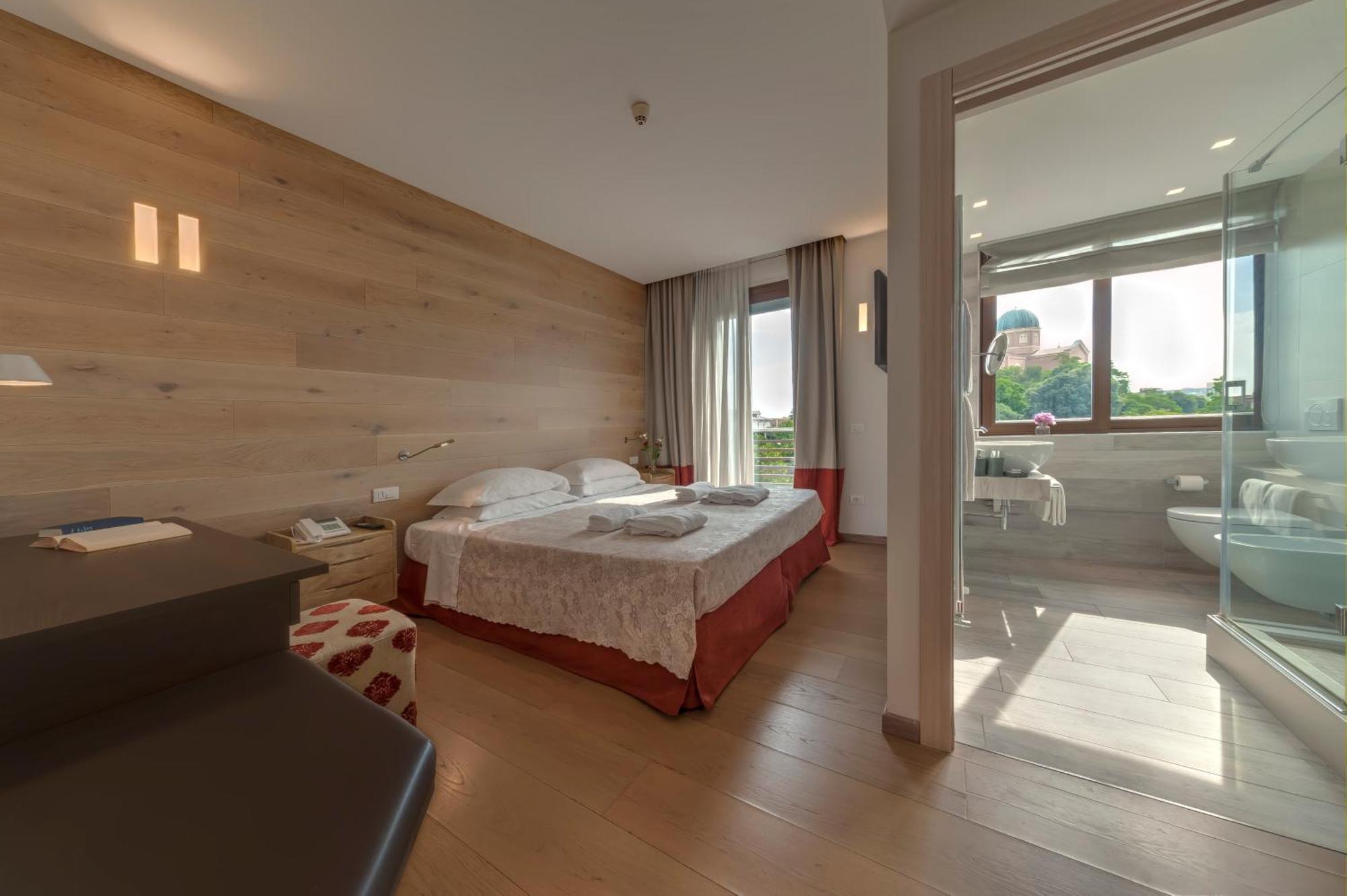 Hotel Petrarca Terme มอนเตกรอตโต แตร์เม ภายนอก รูปภาพ