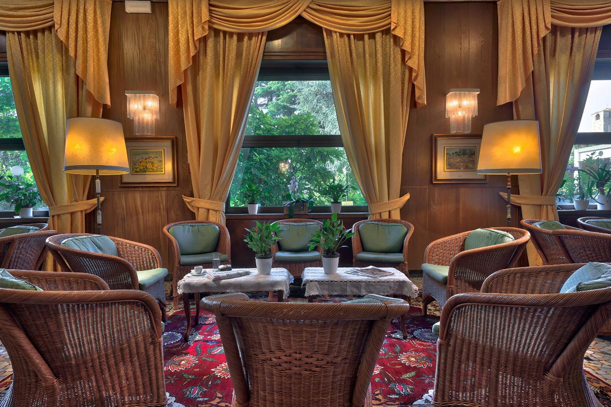 Hotel Petrarca Terme มอนเตกรอตโต แตร์เม ภายนอก รูปภาพ