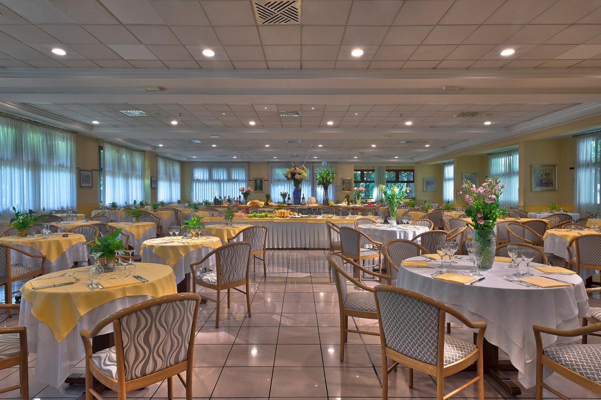 Hotel Petrarca Terme มอนเตกรอตโต แตร์เม ภายนอก รูปภาพ