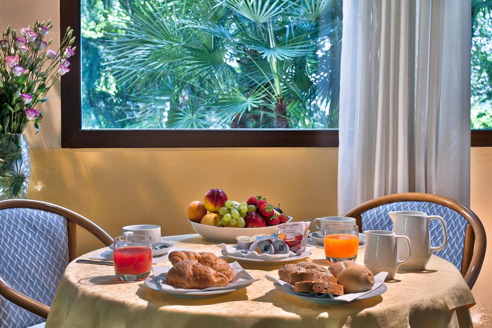 Hotel Petrarca Terme มอนเตกรอตโต แตร์เม ภายนอก รูปภาพ