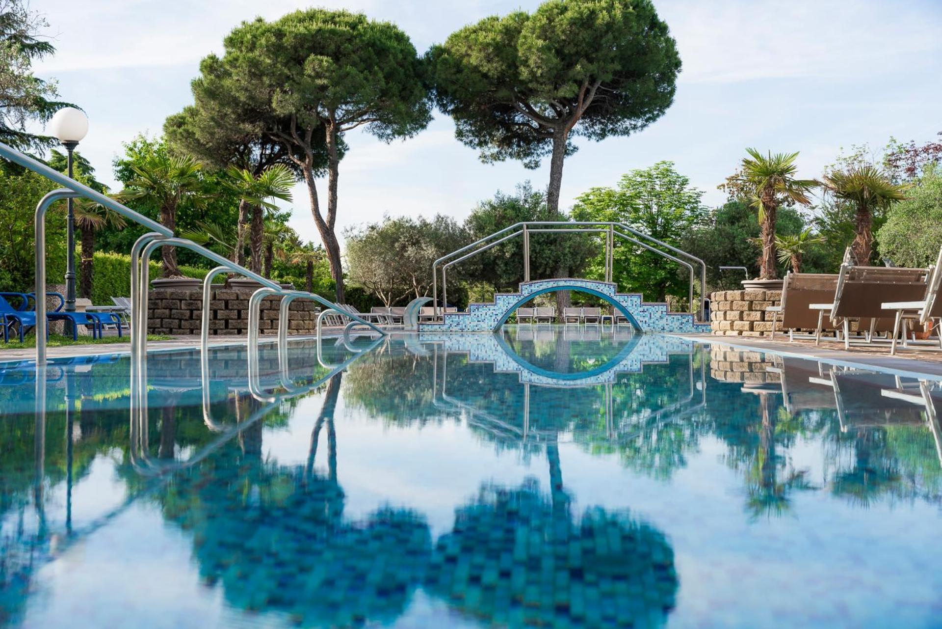 Hotel Petrarca Terme มอนเตกรอตโต แตร์เม ภายนอก รูปภาพ