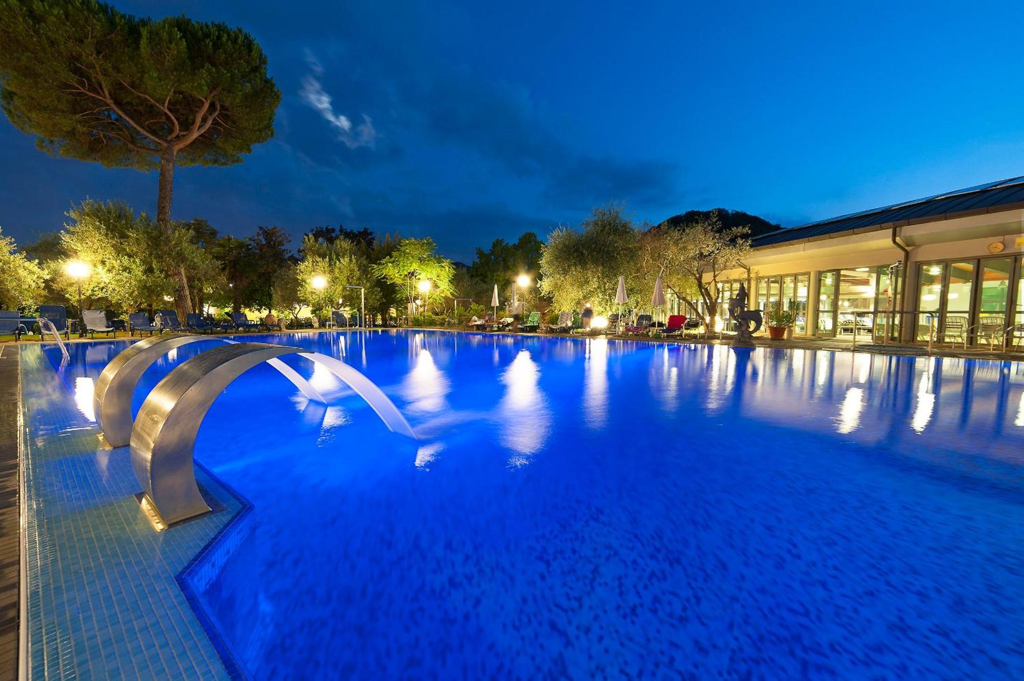 Hotel Petrarca Terme มอนเตกรอตโต แตร์เม ภายนอก รูปภาพ