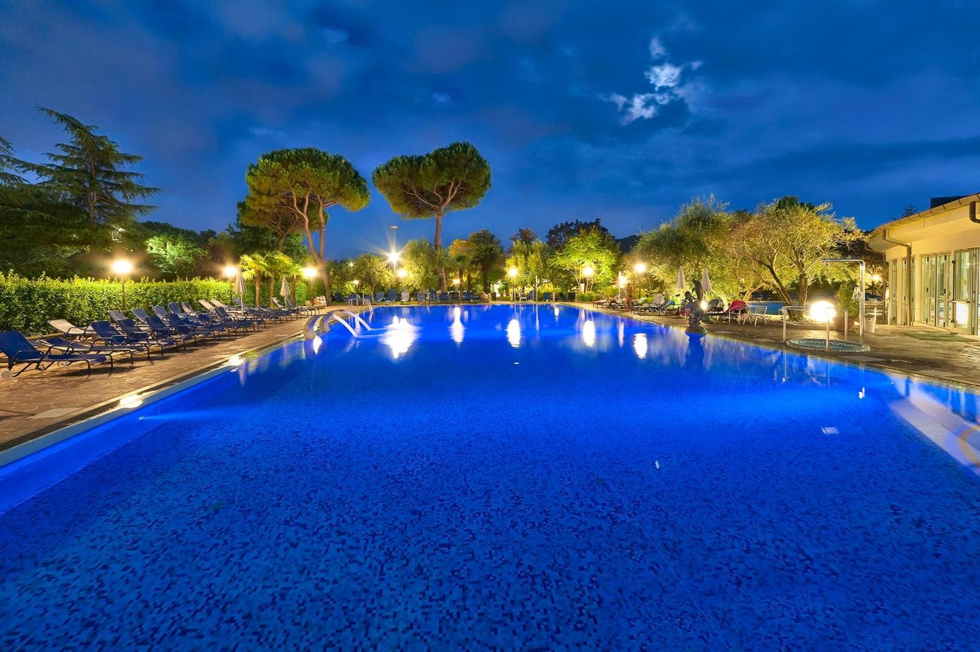 Hotel Petrarca Terme มอนเตกรอตโต แตร์เม ภายนอก รูปภาพ