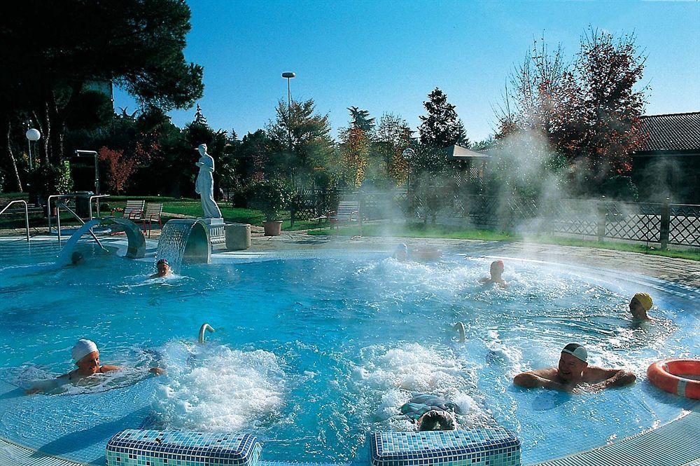 Hotel Petrarca Terme มอนเตกรอตโต แตร์เม ภายนอก รูปภาพ