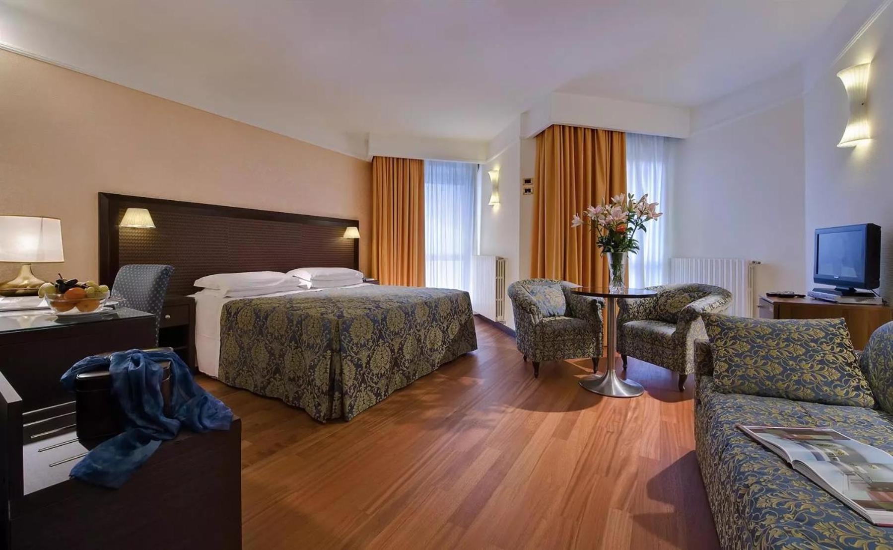 Hotel Petrarca Terme มอนเตกรอตโต แตร์เม ภายนอก รูปภาพ