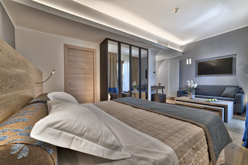 Hotel Petrarca Terme มอนเตกรอตโต แตร์เม ภายนอก รูปภาพ