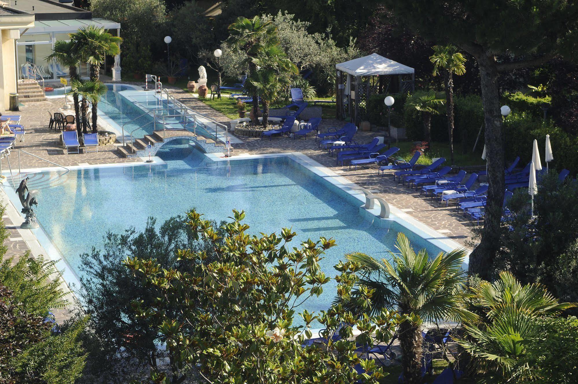 Hotel Petrarca Terme มอนเตกรอตโต แตร์เม ภายนอก รูปภาพ