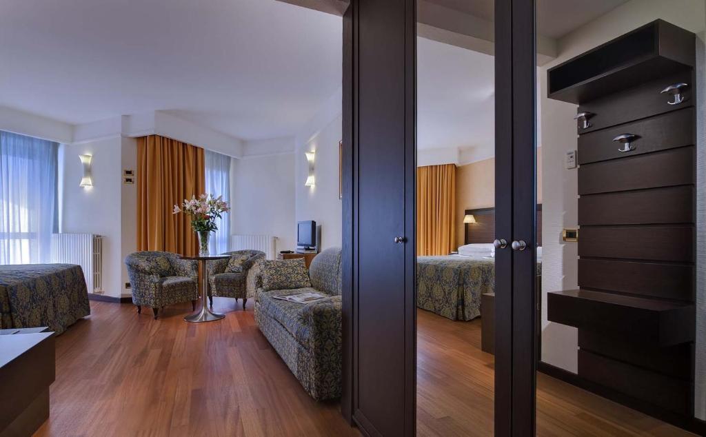 Hotel Petrarca Terme มอนเตกรอตโต แตร์เม ภายนอก รูปภาพ